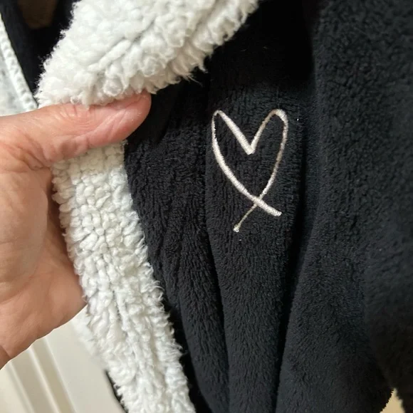 Victoria Secret Soft Comfy Robe - Picture 5 of 9